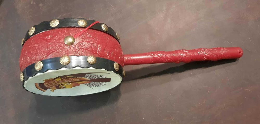 Даф, або барабан-тріскачка або барабан з кульками