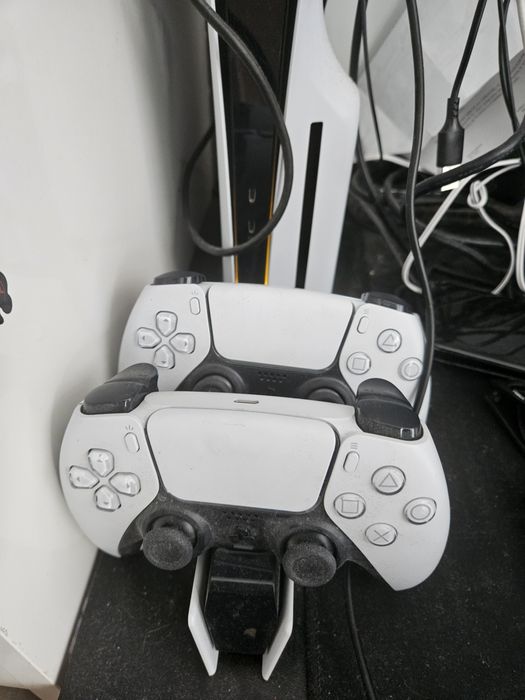 PlayStation 5 z napędem + 2 pady + Gra
