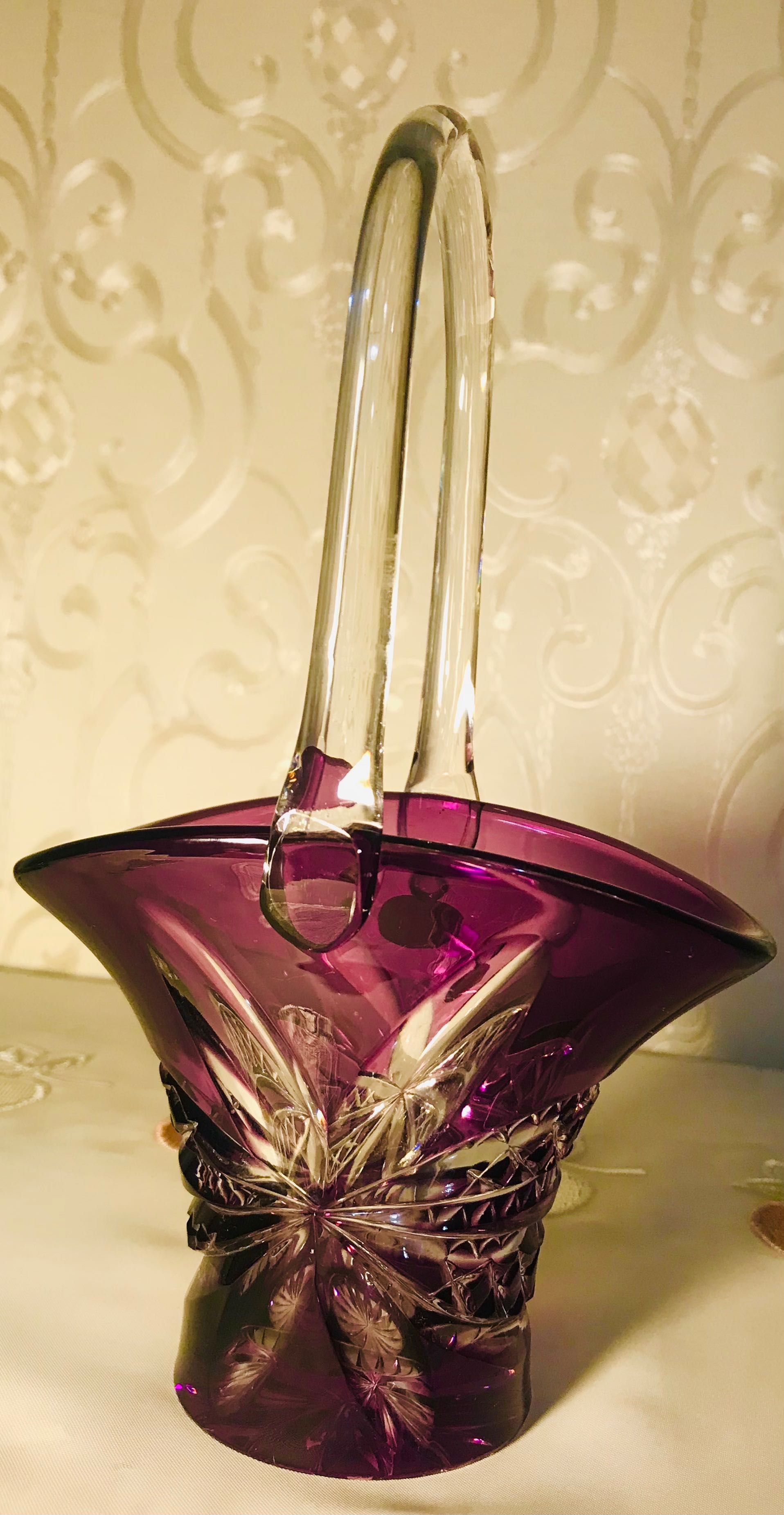 Коллекционная вазочка конфетница, цветной аметистовый хрусталь.Винтаж
