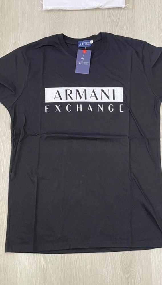 T-Shirt Armani Exchange Tamanho M