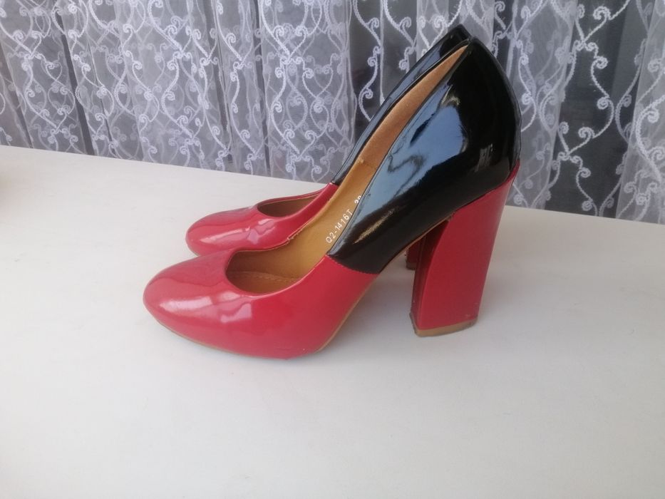 Лаковые туфли 38 размер