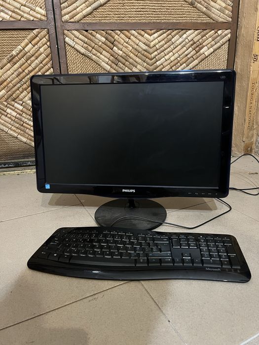 Monitor e teclado