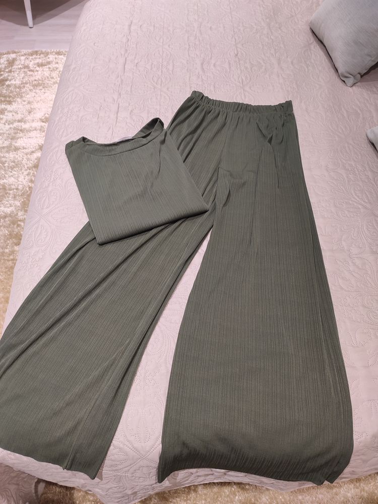 Conjunto pantalona e camisola verde tropa