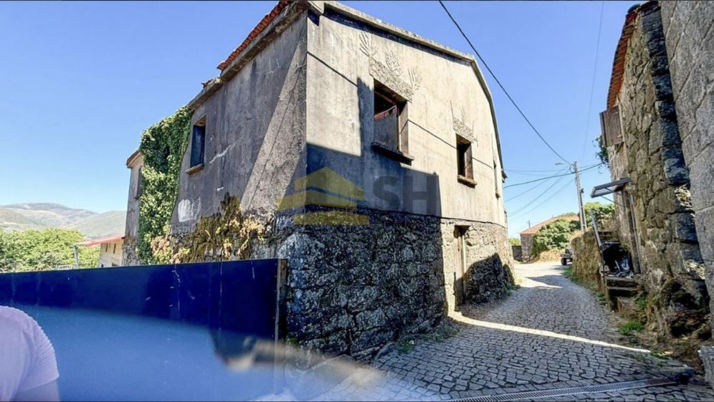 Moradia T3 p/recuperar | Gestaçô, Baião