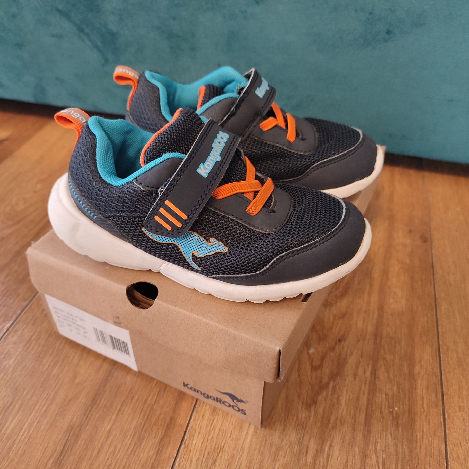 Adidasy, buty sportowe dla chłopca 27