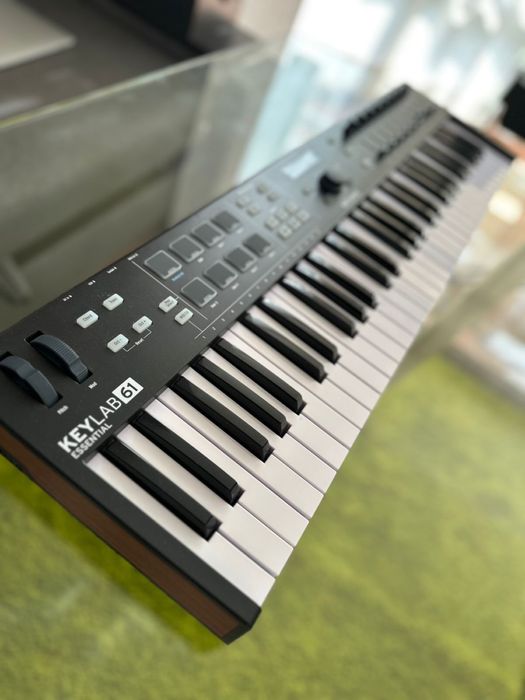 Міді клавіатура Arturia Keylab 61 Essential