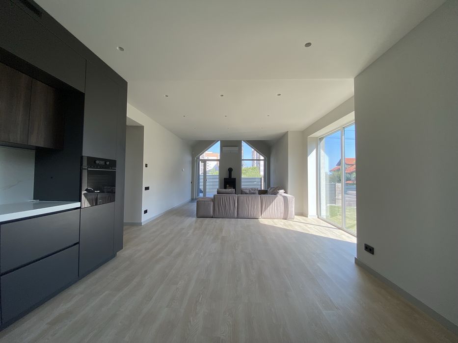 Стильний будинок з дизайнерським ремонтом 165 м2 на 5 сотках