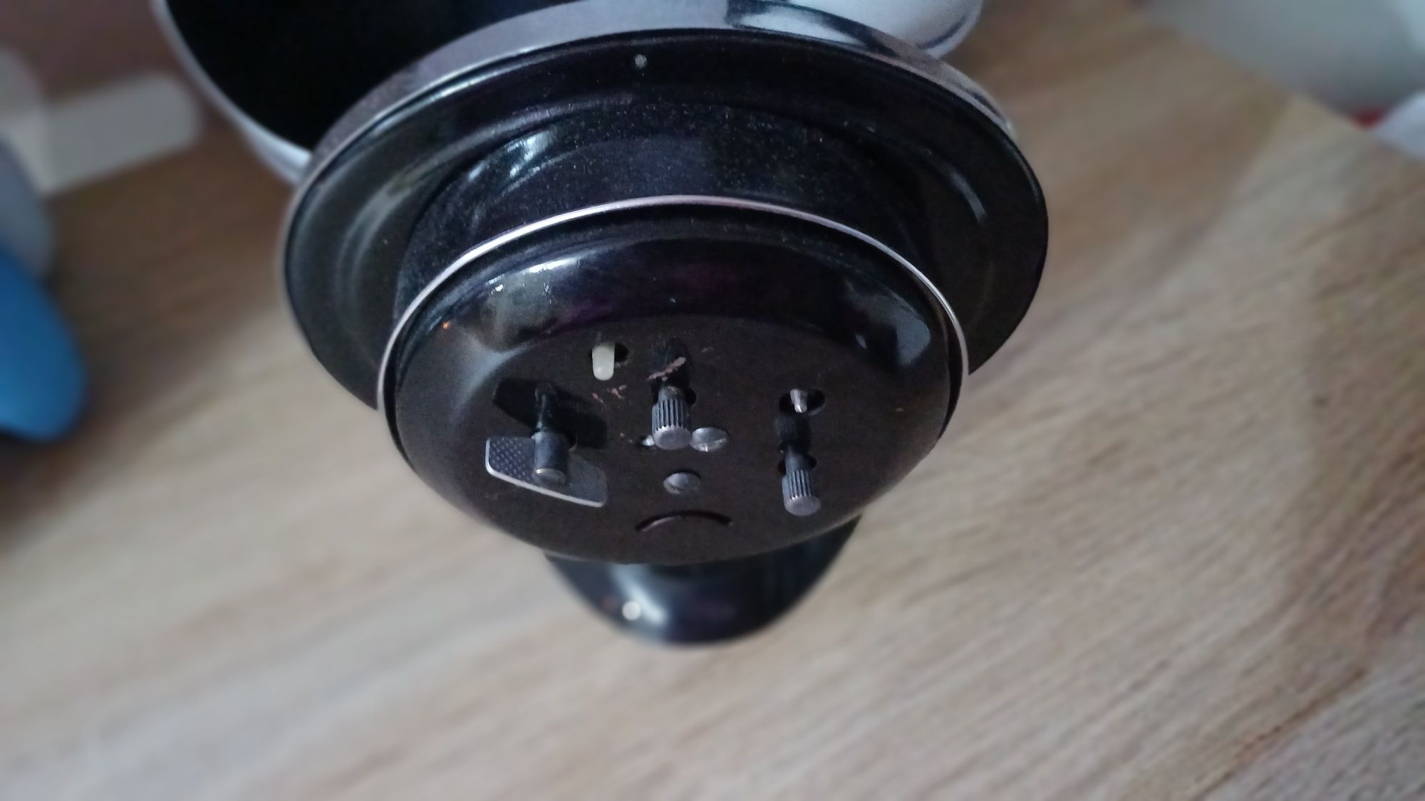 Stary budzik mechaniczny