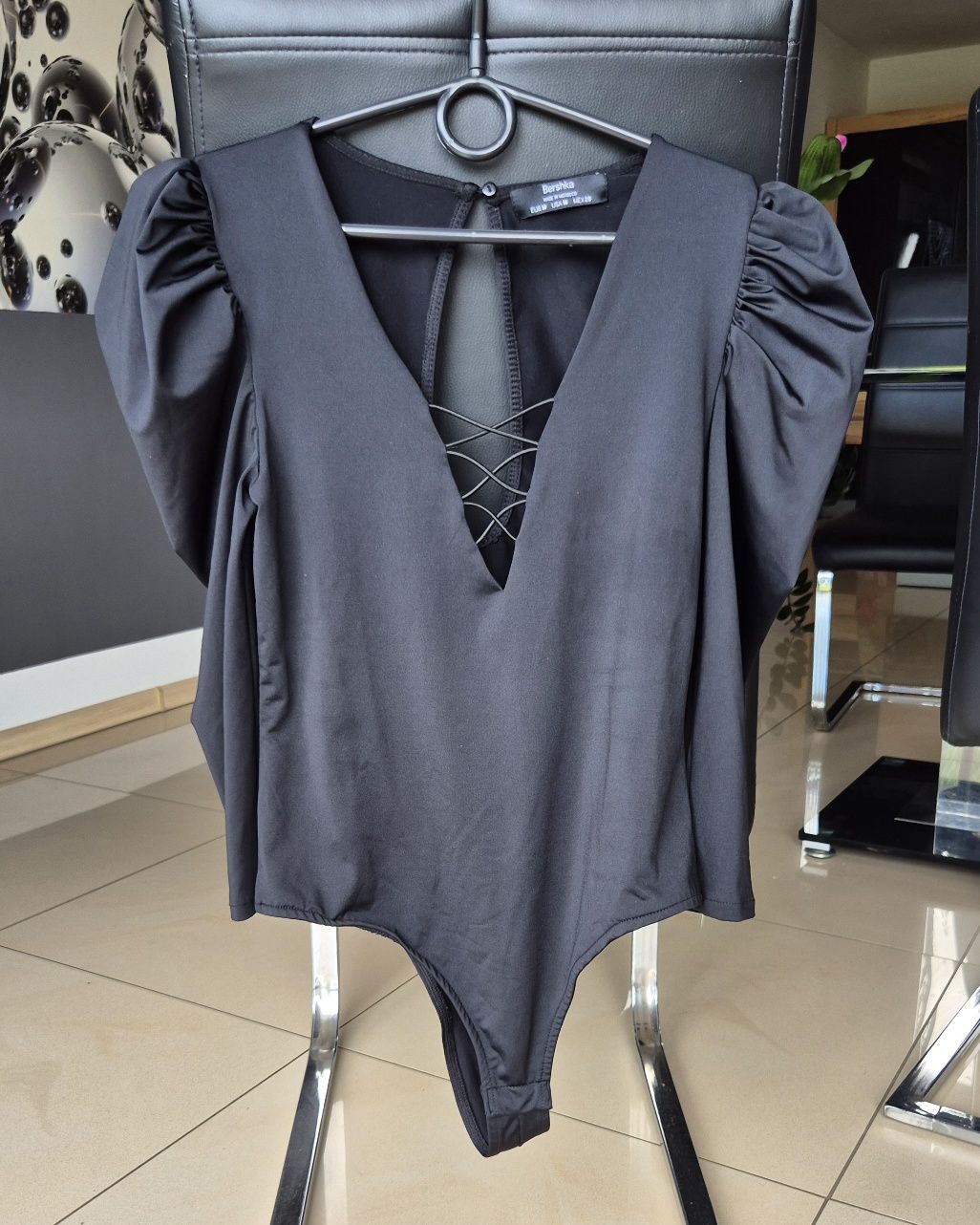 Body damskie z bufiastymi rękawami