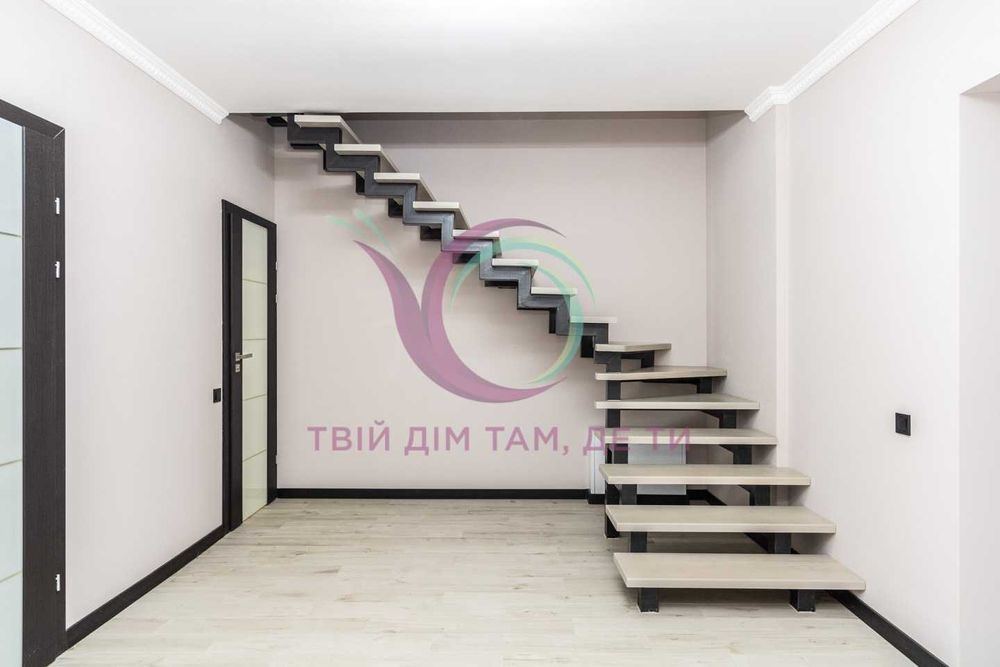 Новий ТОП Особняк з ремонтом Готовий до заїзду, в місті район Велмарт