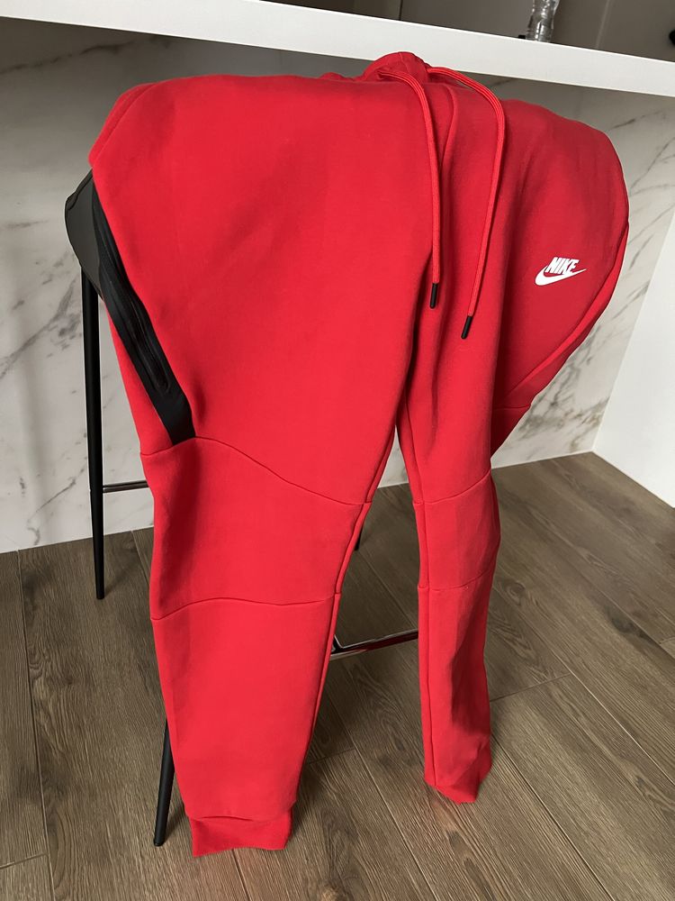 штани Nike Tech Fleece s m