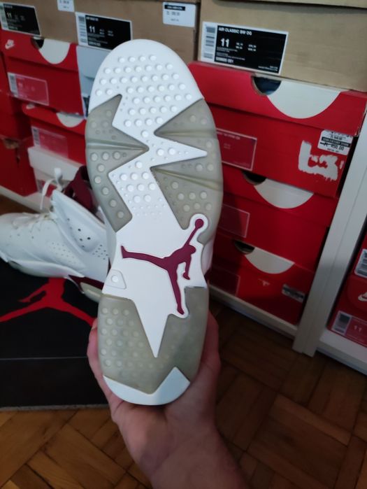 Jordan 6 maroon nowe