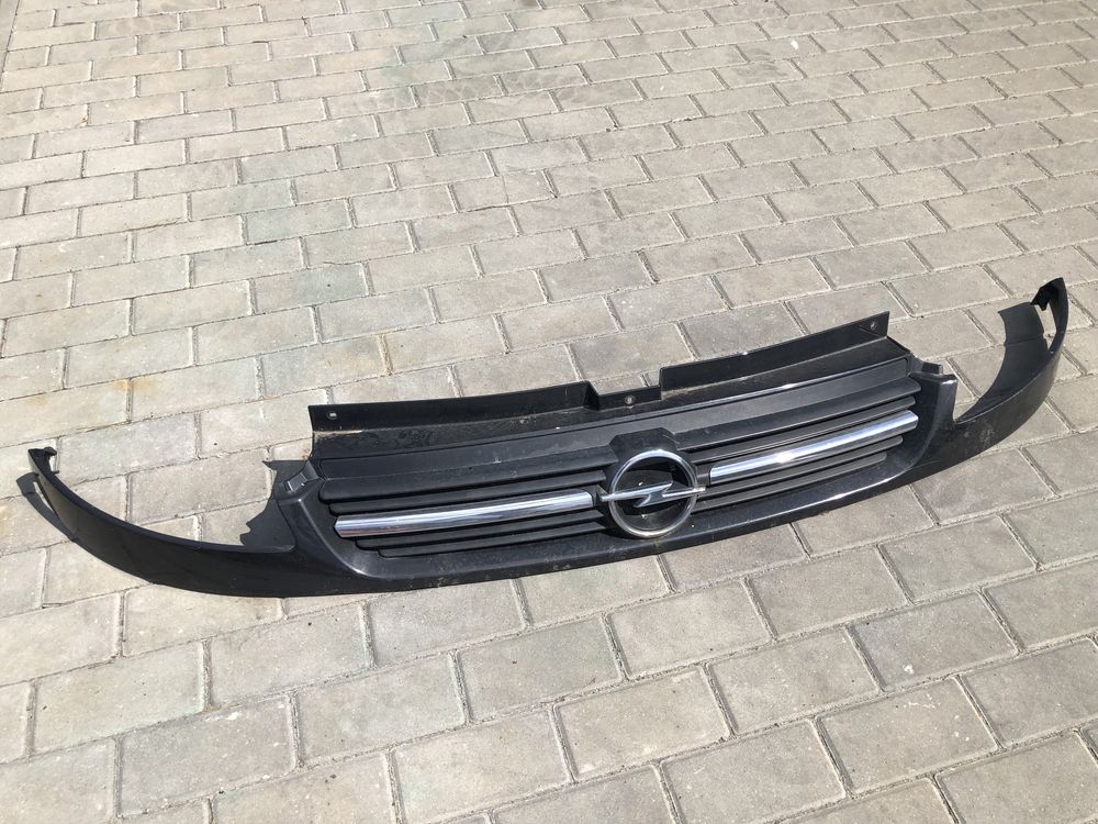 Atrapa grill opel vivaro