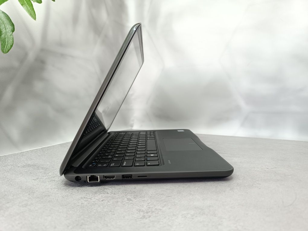 Сенсорний ноутбук Dell Latitude 3380/i3-6006U/8 ГБ/256 GB/13.3 " HD