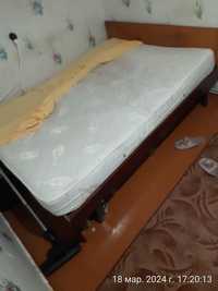 Продам двухспальну кровать с матрасом