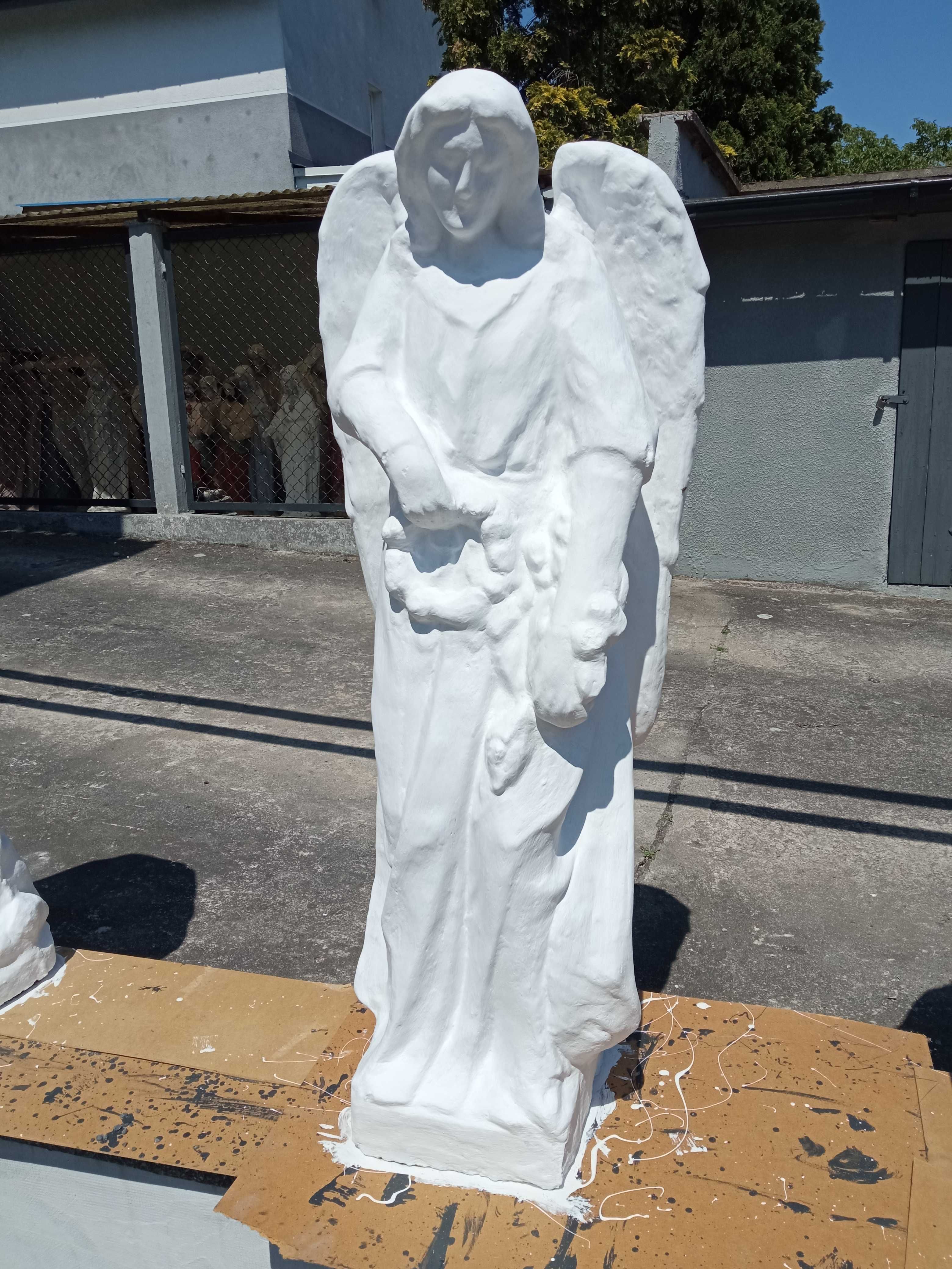 Figura dużego Anioła z betonu