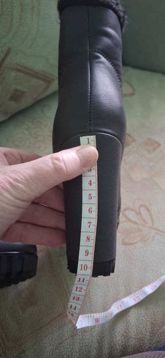 Полусапожки темно- сірого кольору р.35 на підборах