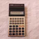 Калькулятор ретро Casio fx-82C для научных расчетов