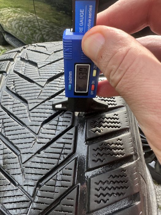 Шини зима 235/45 R19 Vredestein резина комплект