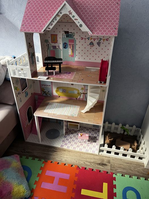 Duzy domek dla lalek Barbi