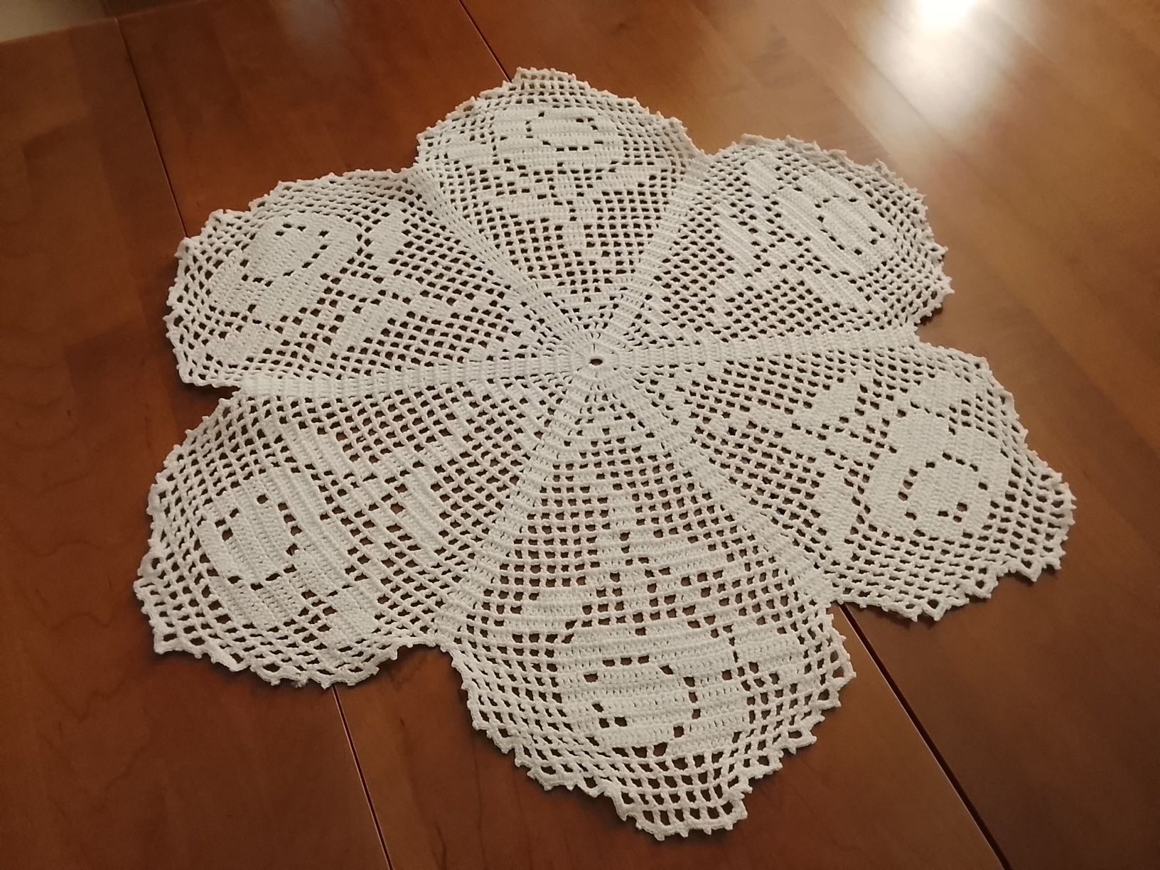 Conjunto de três naperons em crochê feitos á mão