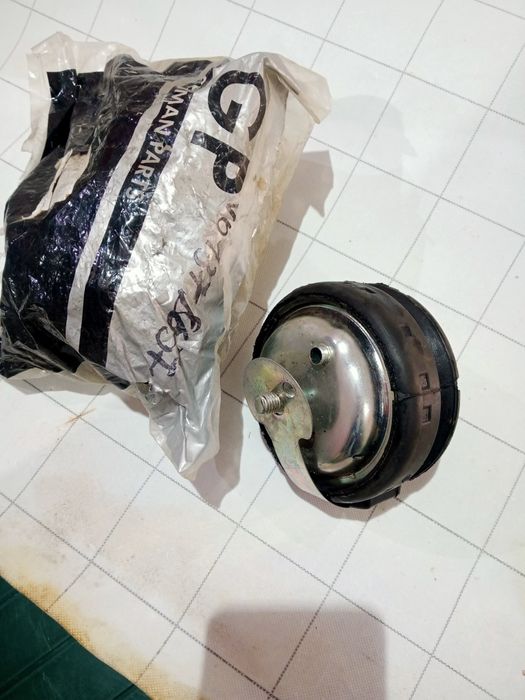 Гидравлическая опора двигателя Volvo.