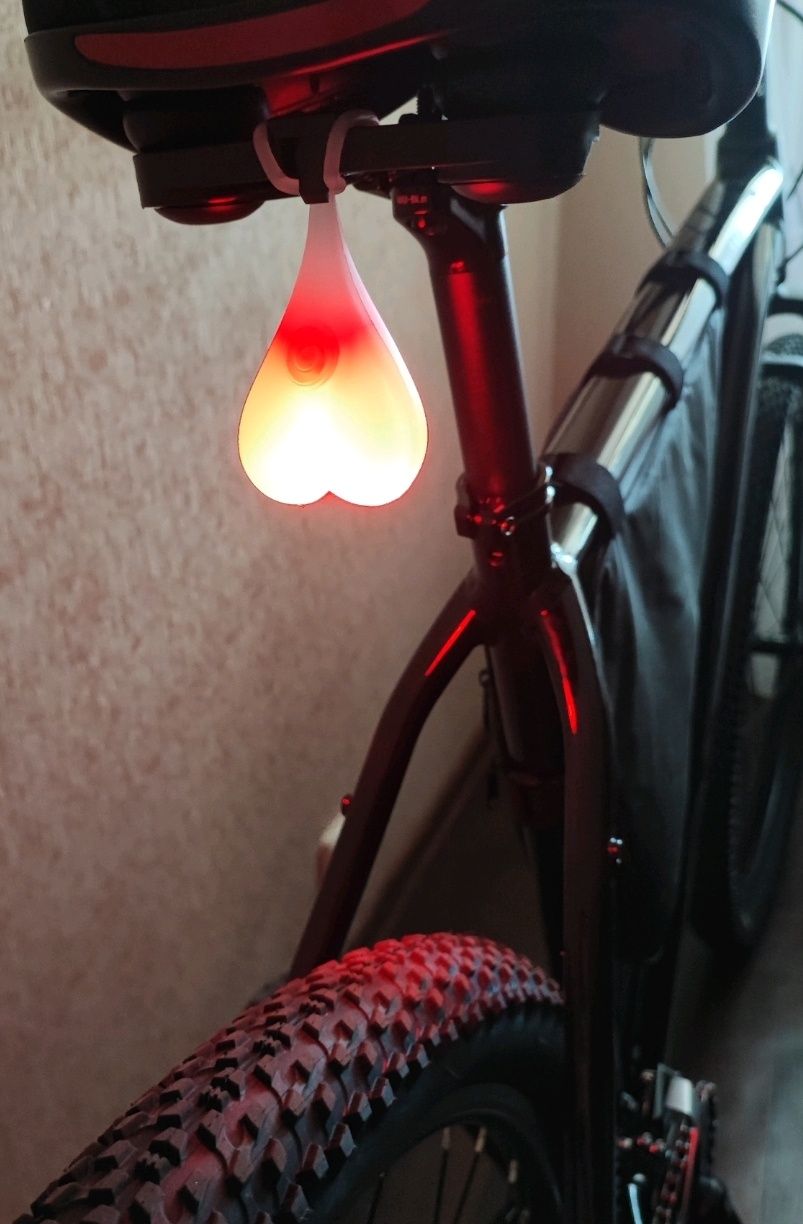 Задний фонарь велосипеда.