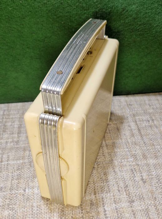 Stare radio Szarotka z zasilaczem