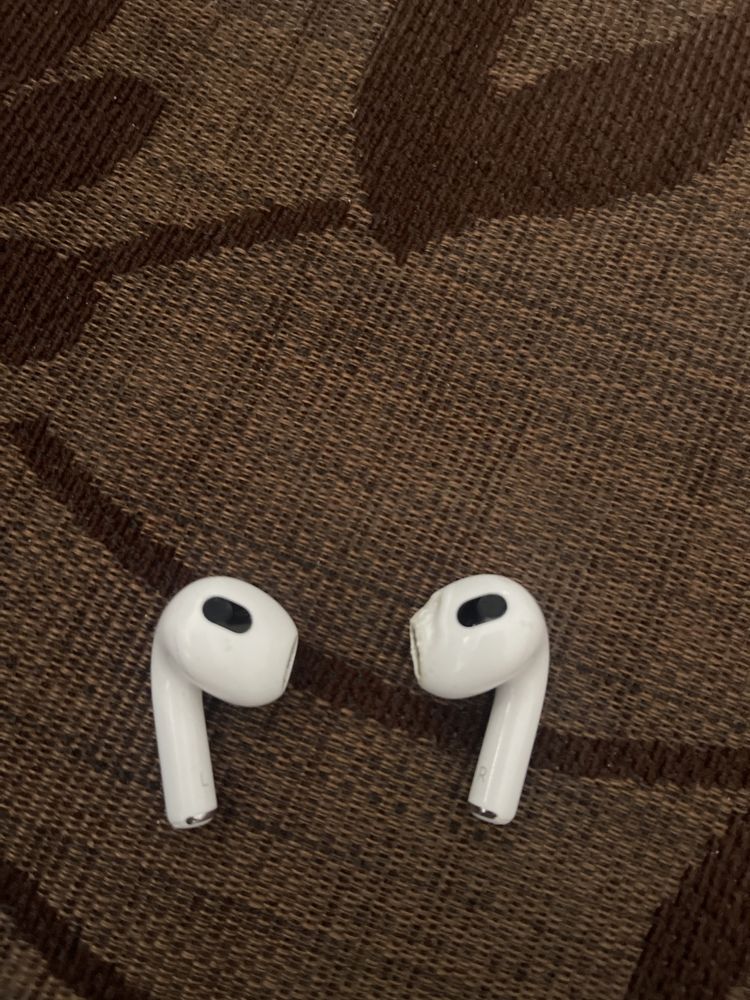 Sprzedam oryginalne airpods 3.
