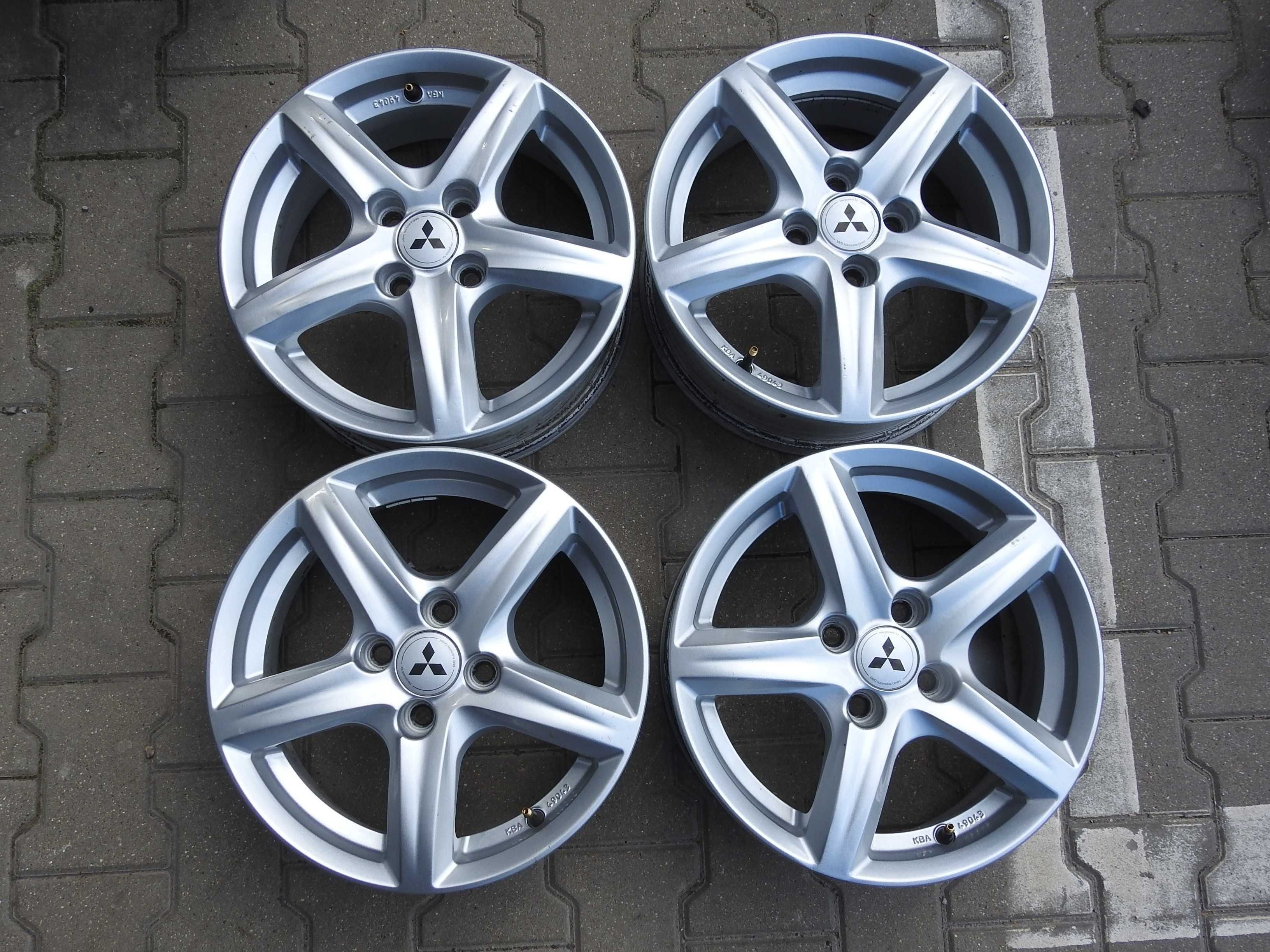 4x Alu 15'' 4x100 6J ET42 Piasta 56,1mm MITSUBISHI z czujnikami TPMS