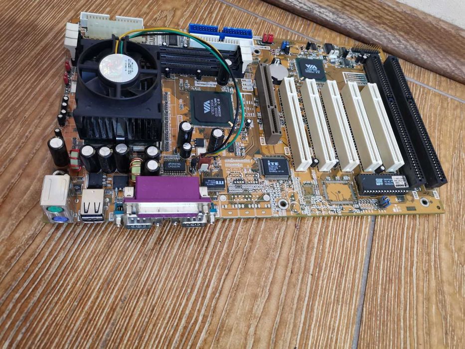 Материнская плата Gigabyte GA-6VXE7+ VIA Apollo Pro133 Socket 370