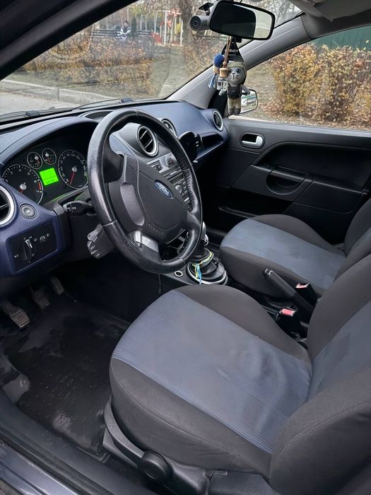 Ford fiesta 2006 рік