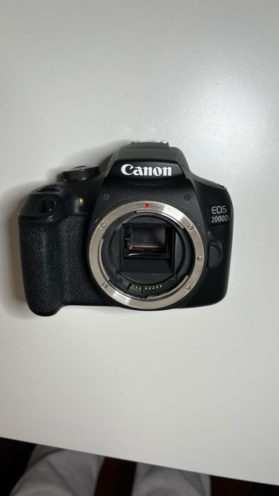 Máquina fotográfica Canon EOS 2000D + 2 Objetivas