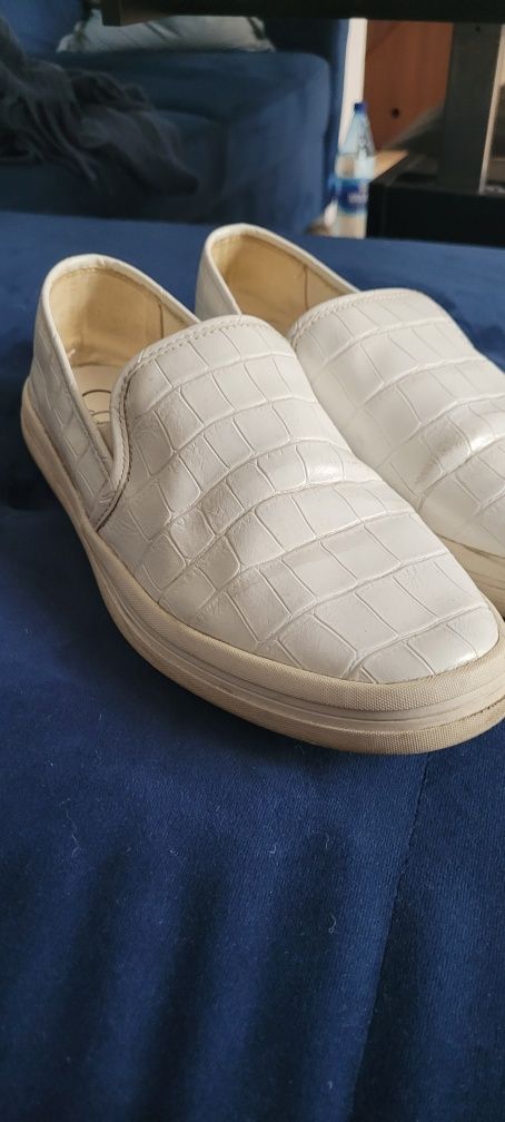 Calvin Klein 41 Białe mokasyny