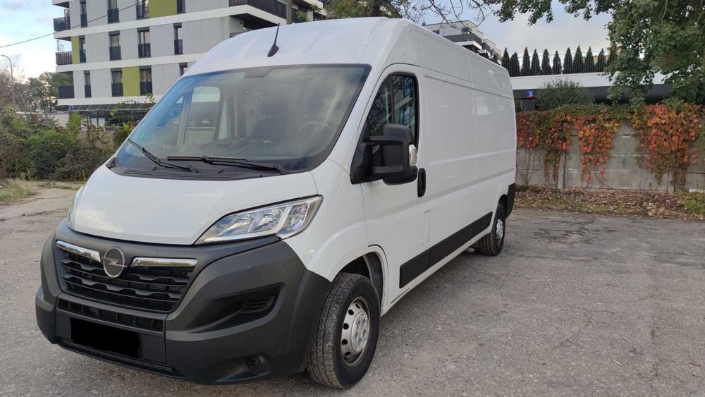 Wynajem lub wypożyczenie auta dostawczego busa Opel Movano L3H2