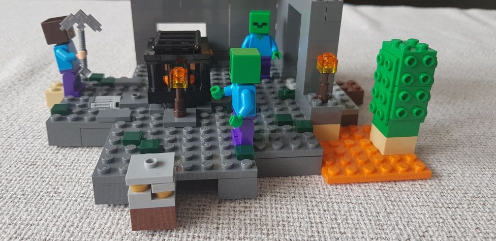 LEGO Minecraft Loch /21119/ - wszystkie klocki + instrukcja !!!
