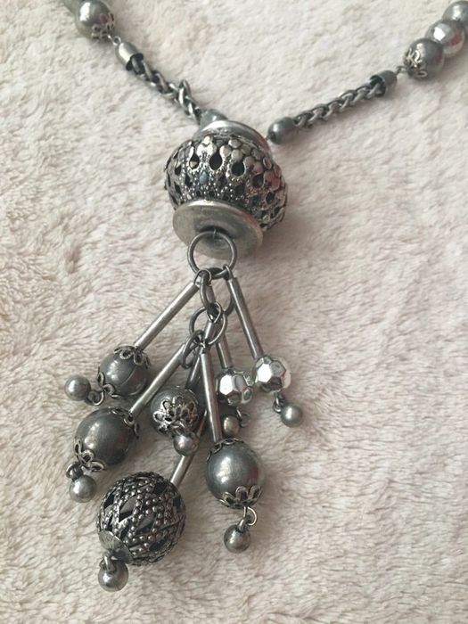 Naszyjnik metalowy z wisiorem Bijou Brigitte stan bdb