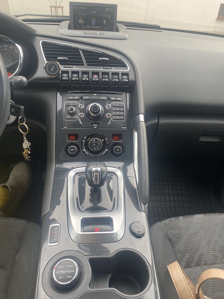 Peugeot 3008 4L/100 hybryda