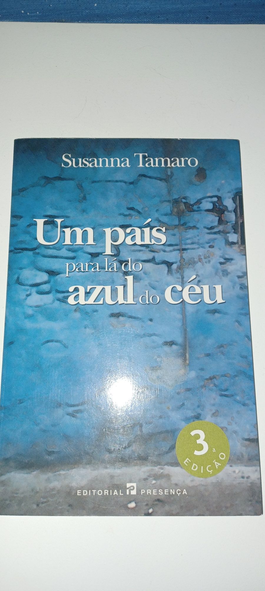 Livro "Um país para lá do azul do céu" de Susanna Tamaro