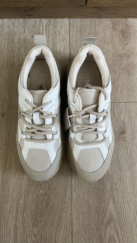 Nowe buty sneakersy