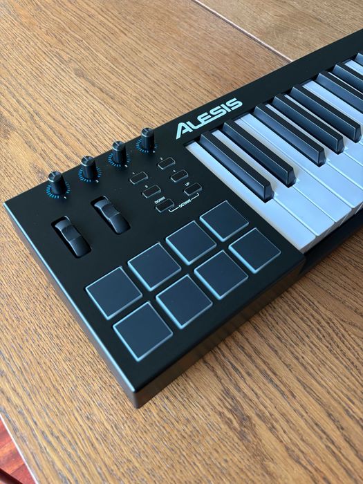 Teclado MIDI Alesis V49