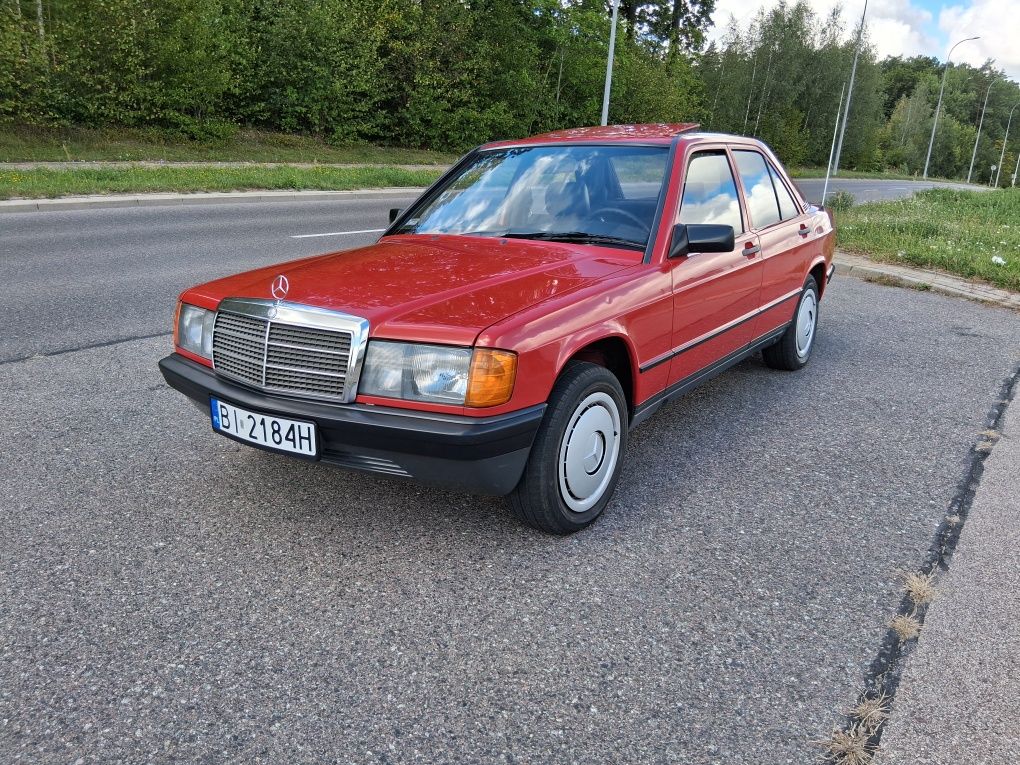 Mercedes  124 idealnie zachowany.