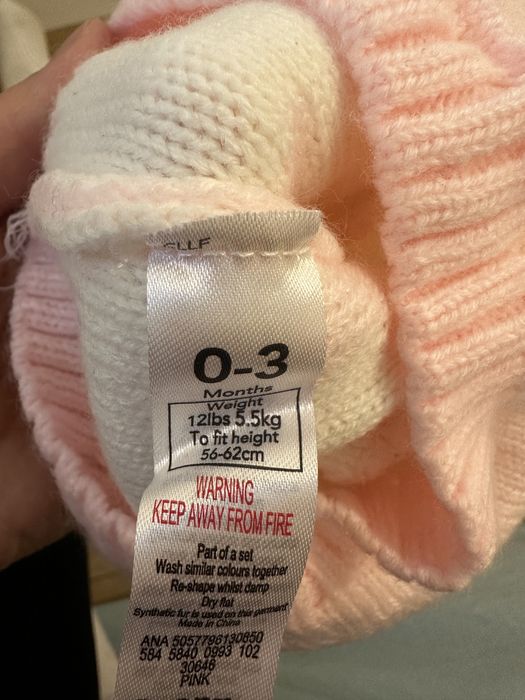 Różowa czapka z pomponem