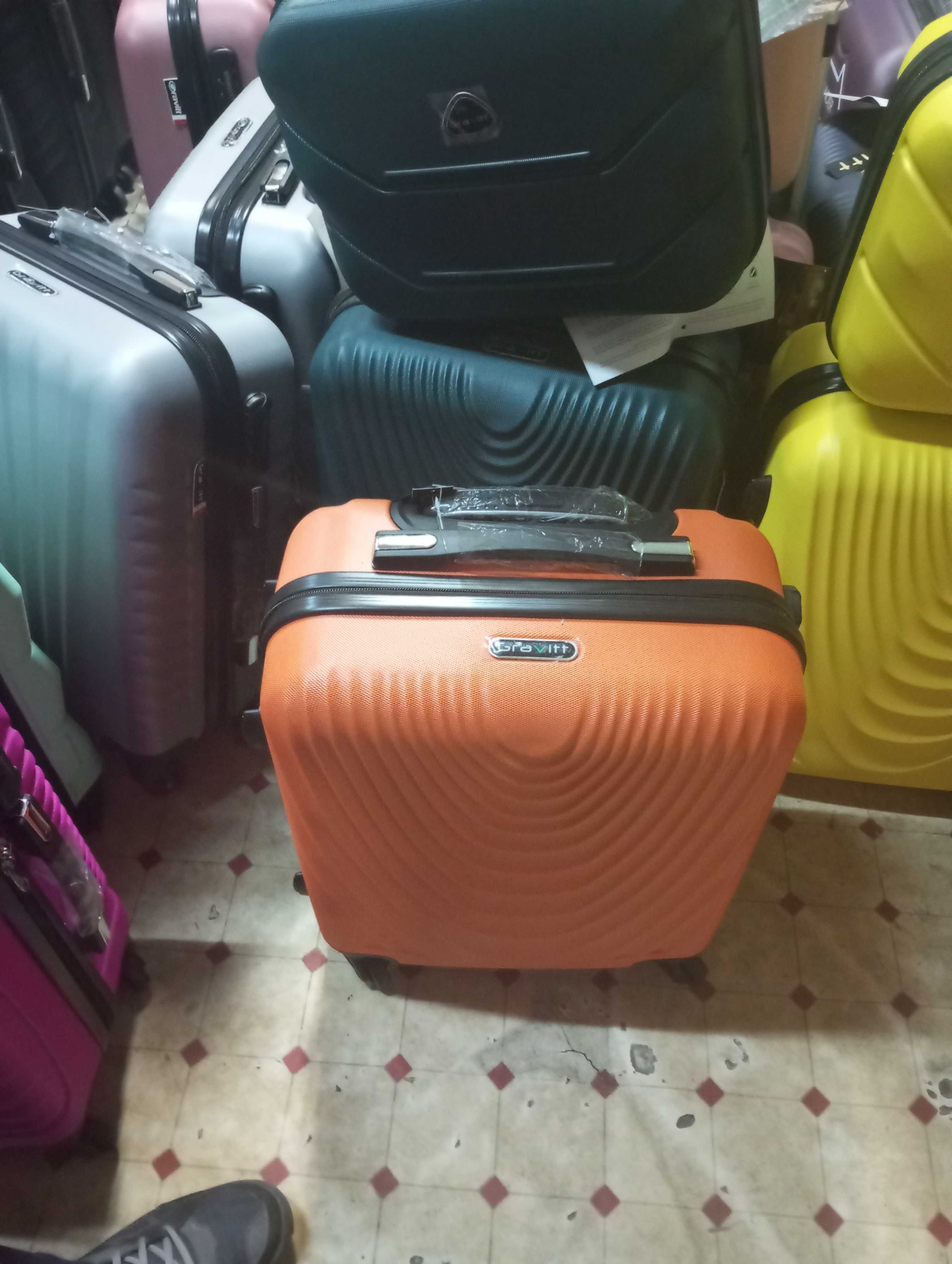 walizka podróżna mała kabinowa na 4 kołach z abs podróżna