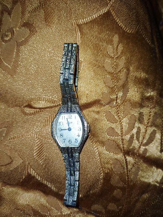 Продам часы луч, жёлтые.времен СССР