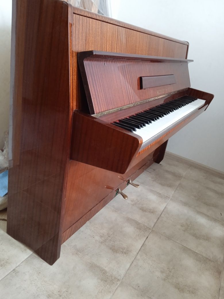 Продам пианино Петроф Petrof малогабаритное возможна аренда