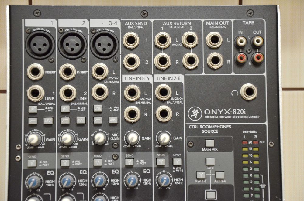 Микшерный пульт Mackie Onyx 820i