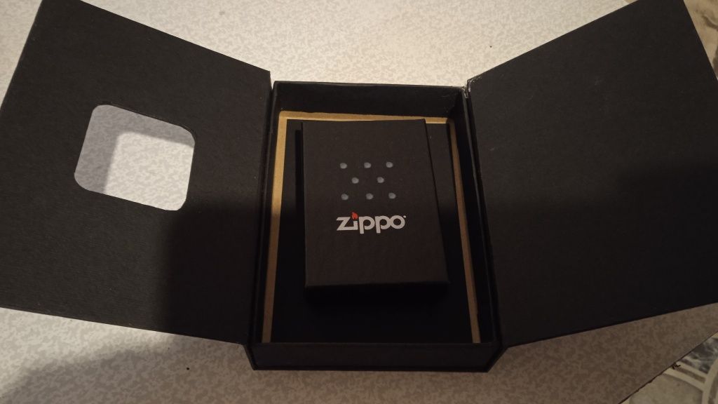 Зажигалка бензиновая ZIPPO.