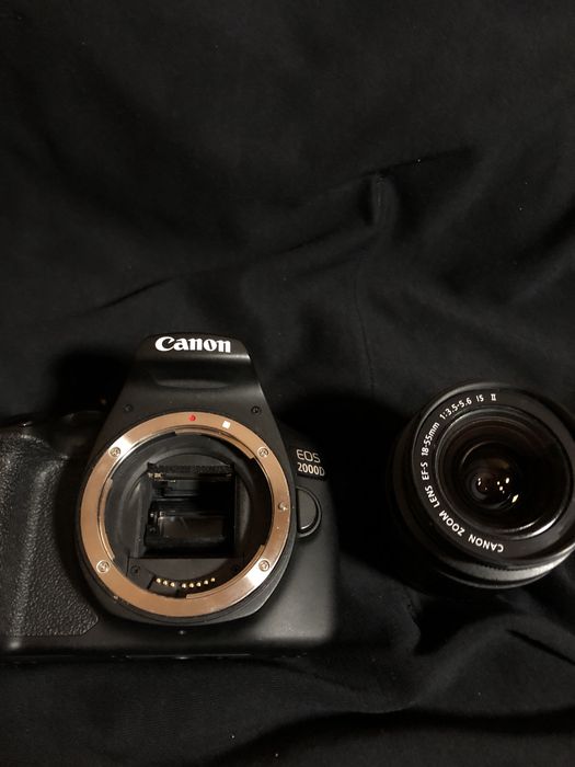 Aparat Canon eos 2000d