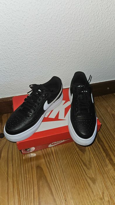 Sapatilhas Nike novas